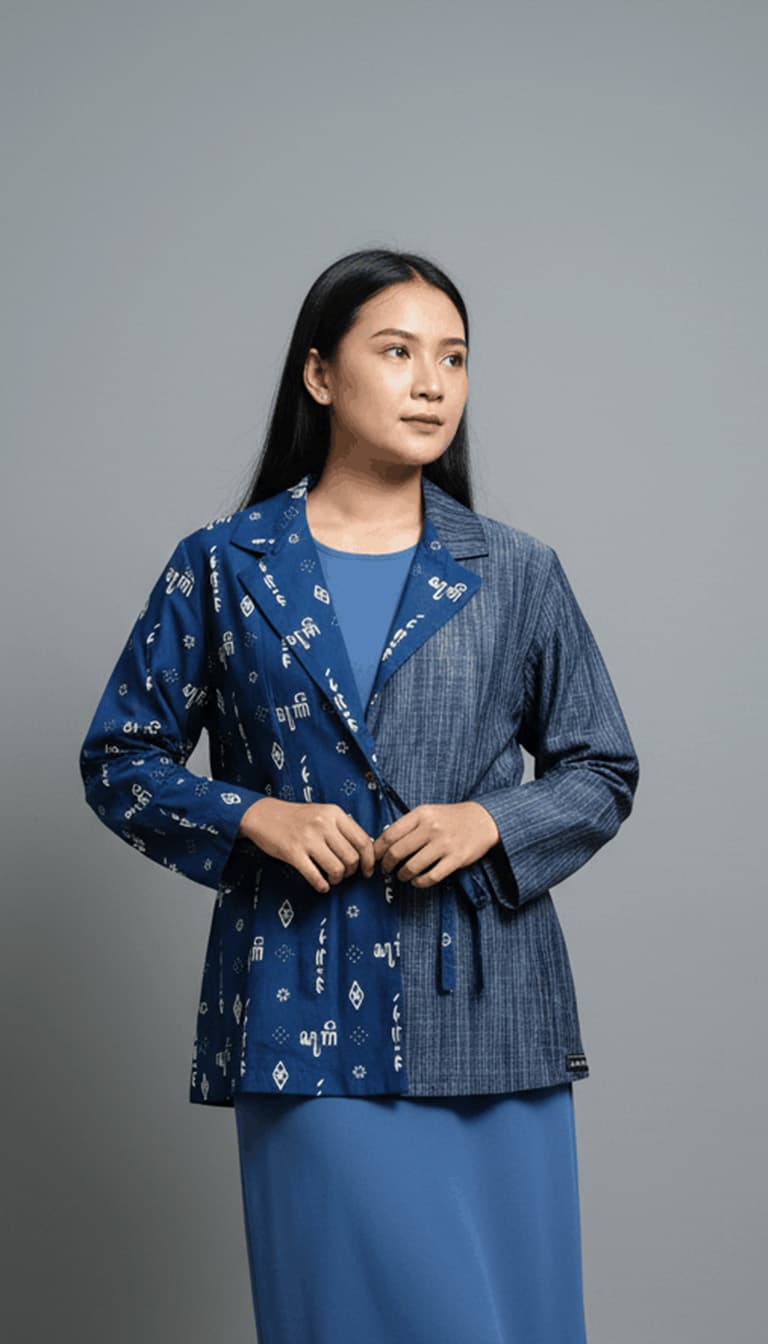 Laras Blazer Batik Front